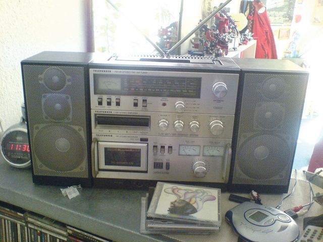 Heute gestorben :( boombox ghettoblaster hifi telefunken bass 1970er 