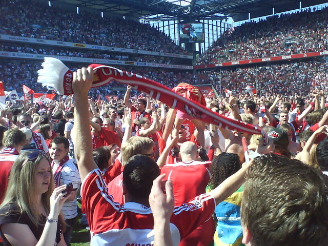 Mir stonn zu dir... fc rasen stadion aufstieg mittelkreis 