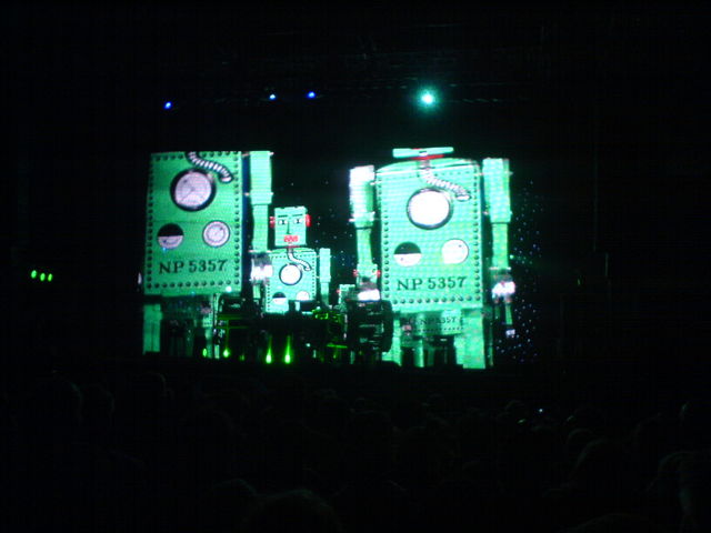 chemical brothers chemicalbrothers visualisation konzert musik roboter b�hne hammergeil hurricane2008 festival gehirnw�sche 