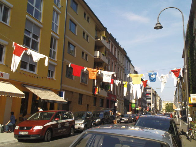 textilgirlande stra�e kleidung 