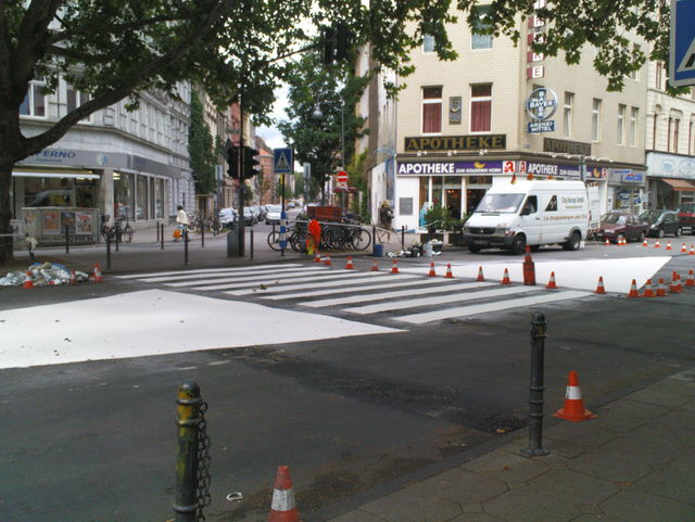 schwarz-wei zebrastreifen verkehr sdstadt bonnerstrasse bonner_str. 