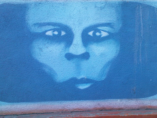 blick in blau blau ehrenfeld gesicht grafitti blick graffitti graffiti 