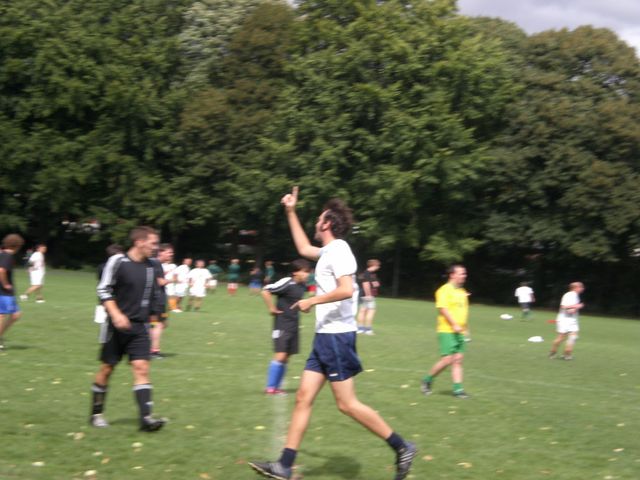 Lars freut sich �bers 1:0 fu�ball luden turnier fu�ballturnier 