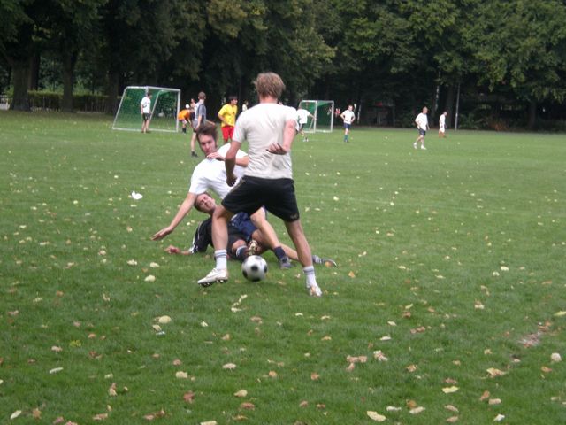Körpereinsatz fußball luden turnier fußballturnier 