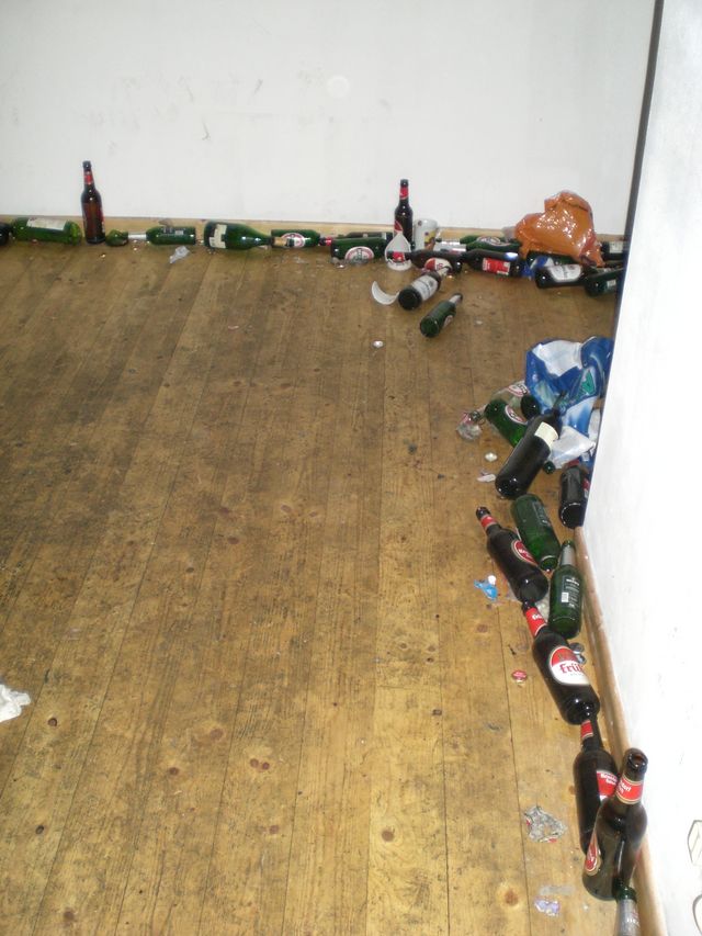 was �brigblieb dreck m�ll party scherben bierflaschen stolzestra�e wg-party 