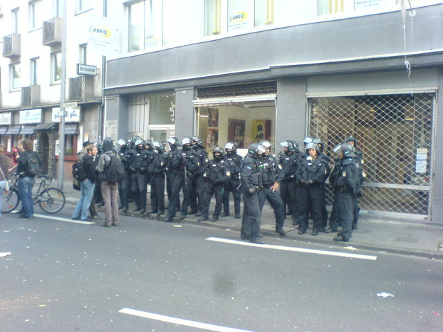 in gedenken an hamburg :) blau polizei bayern wei� demo demonstration schei�_prok�ln hunderschaft 