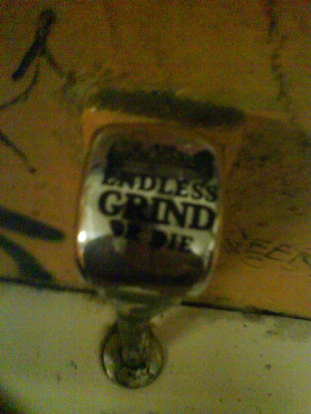 endless grind or die grind geb�ude9 klo sticker 