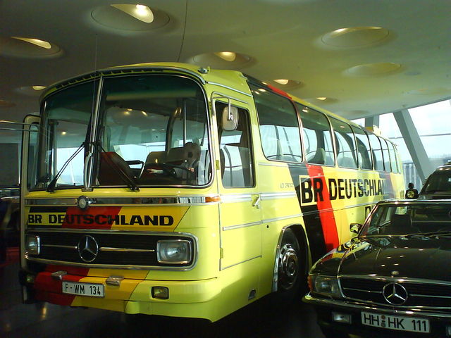 54, 74, 90 .... bus 1974 fussball mercedes museum weltmeister benz 