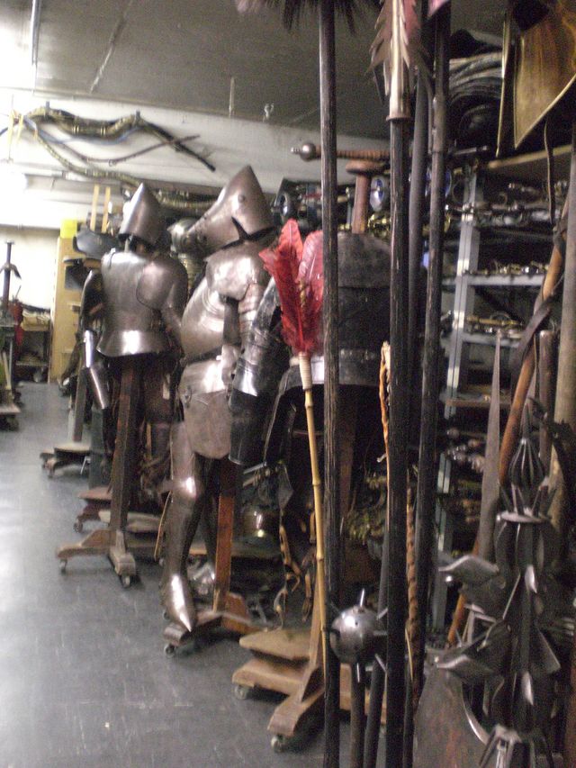 waffenarsenal waffenkammer oper b�hne opernhaus k�lner_oper betriebsausflug_k�lnmusik 