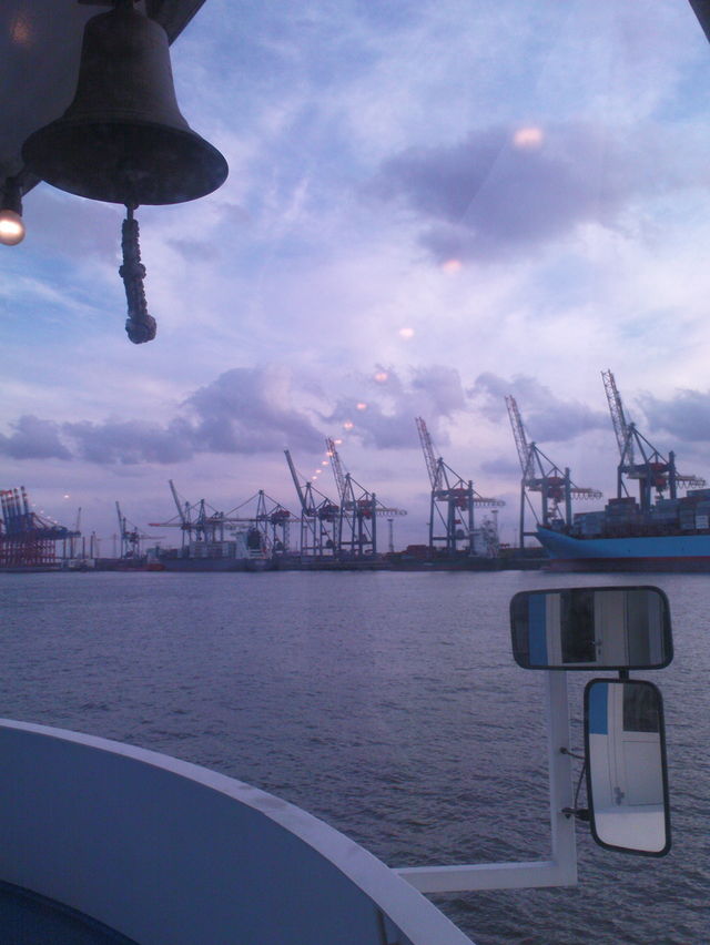 hafen kraene blau hafen schiff rundfahrt hamburg 