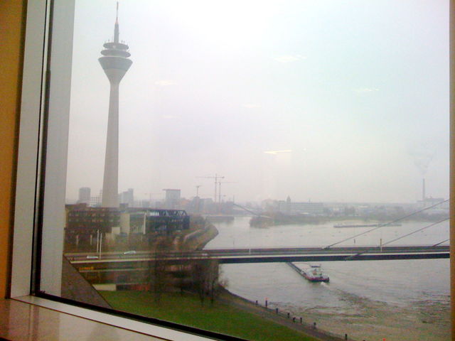 Heutige Aussichten rhein d�sseldorf fernsehturm iphone 