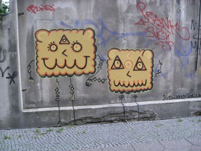 zwieback butterkeks zwieback streetart kekse berlin graffiti kreuzberg 