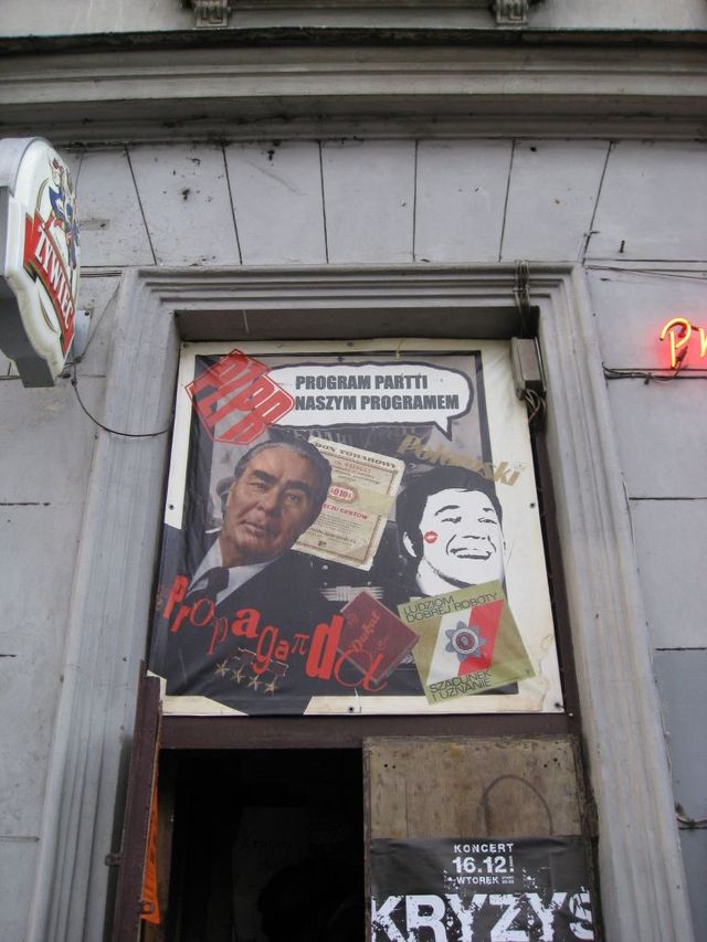propaganda breschnew kneipe t�r polen krakau eingang propaganda kommunismus kazimierz 