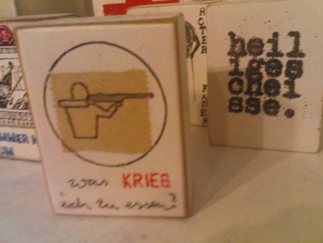 heiligescheisse. essen scheisse krieg schei�e gewehr kunstkaufhaus_ost 