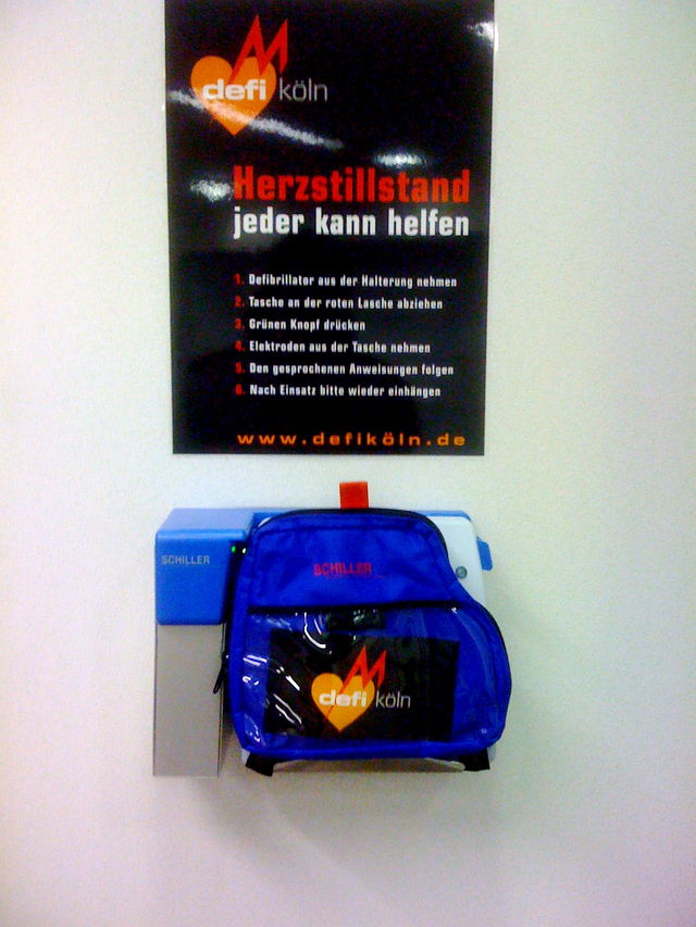 3..2..1...*BRAAAAZZ* defi herzinfarkt herzstillstand k�ln hilfe erste notfall sparkasse defibrillator 