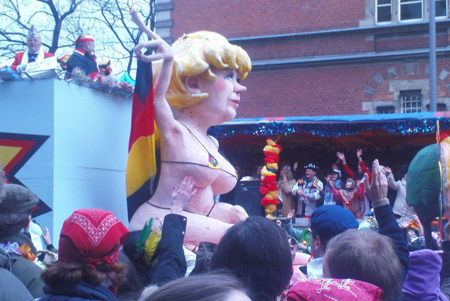 bundesbrste rosenmontagszug2009 merkel titten bikini brste busen rosenmontagszug karneval2009 