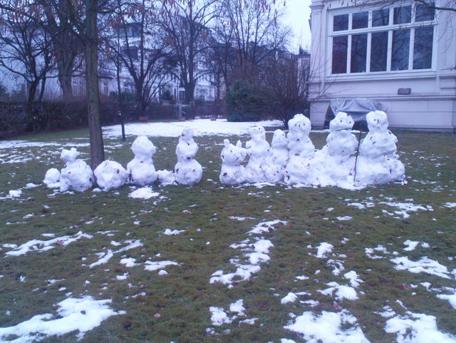 familie schneemaenner schnee hamburg harvestehude 