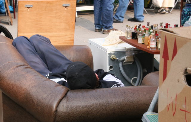 pause auf der flohschanze flohschanze schlaf hamburg flohmarkt 