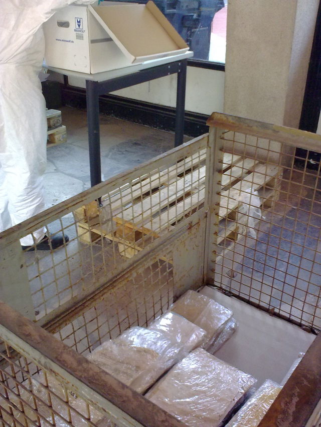 alles sch�n in folie k�ln schimmel folie akten stadtarchiv 