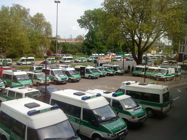 Polizeiaufgebot aufmarsch b�ro deutz lvr polizei demonstration prok�ln 