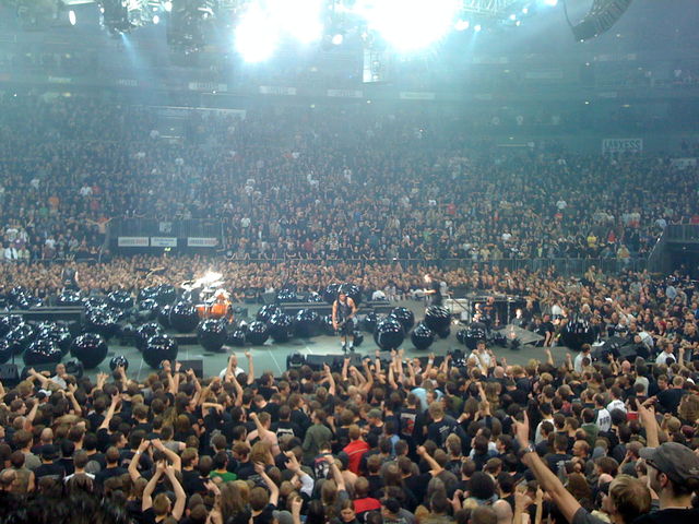 Noch mehr Blle bei METALLICA (!!!) konzert kln klnarena metallica 2009 lanxessarena super-mega-geil plastikball plastikblle 