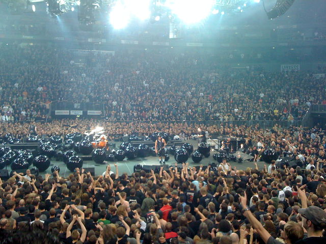 Noch mehr B�lle bei METALLICA (!!!) konzert k�ln k�lnarena metallica 2009 lanxessarena super-mega-geil plastikball plastikb�lle 