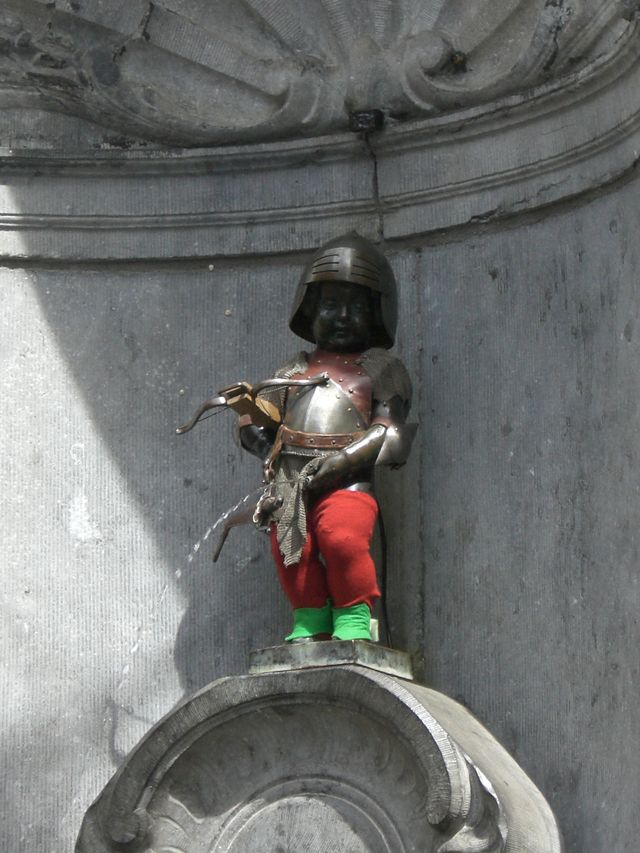manneken pis feiert im mai karneval karneval br�ssel manneken-pis 