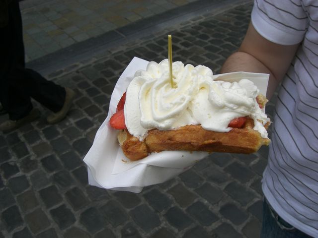original belgische waffel mit f���ttester sahne waffel sahne br�ssel 