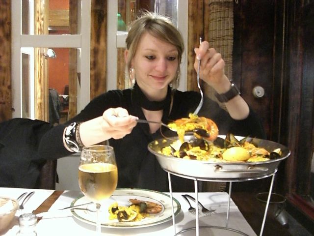 ganz mutig paella gegessen gambas paella danni br�ssel muscheln 