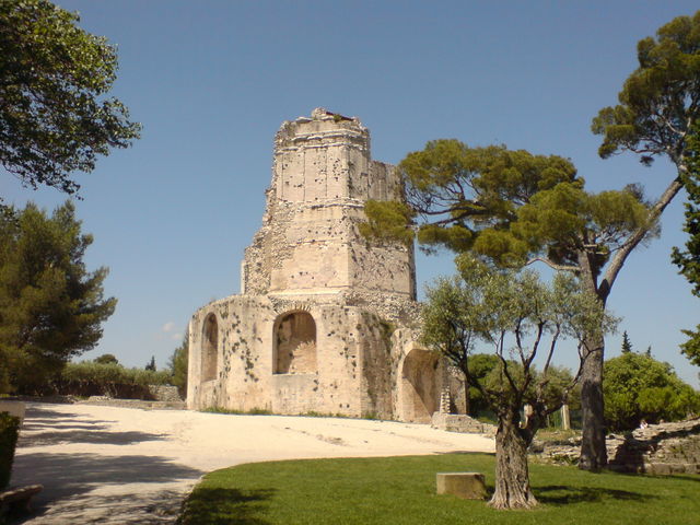 magne tours rmerturm frankreich nimes 