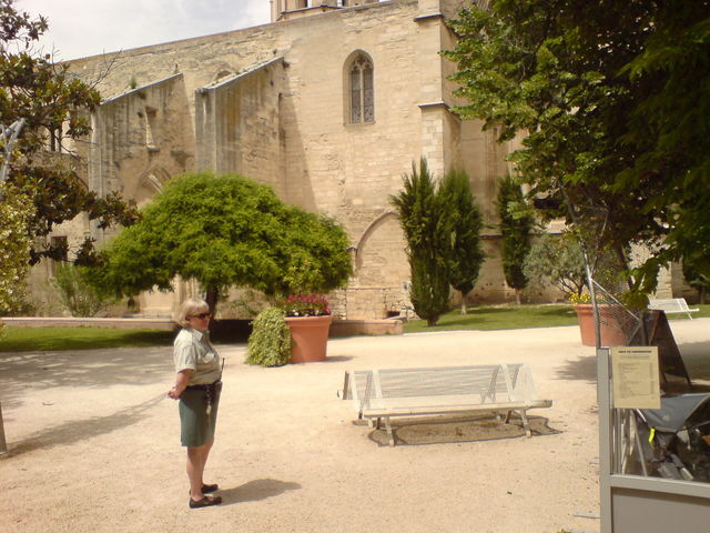 parkpolizei franzsin wachfrau park frankreich avignon 