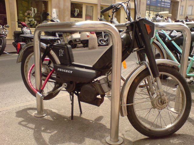 mofa noir frankreich mofa moped peugeot103 montpellier 