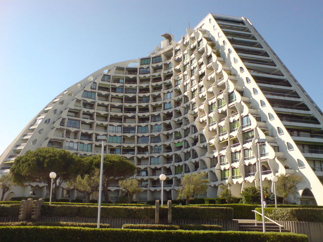 60er architektur la grande motte balladur jean pyramide architektur frankreich la mittelmeer grande motte 60er 