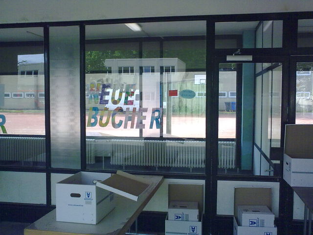 Neue B�cher k�ln schrott b�cher kartons stadtarchiv 