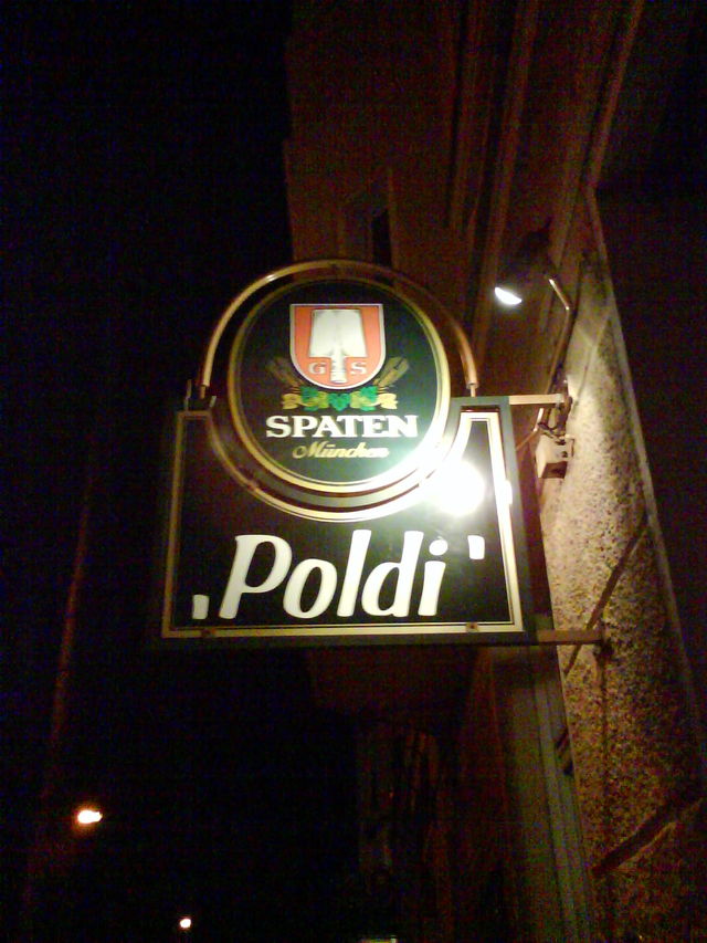 muss jetzt wohl schlie�en kneipe name schild podolski poldi m�nchen 