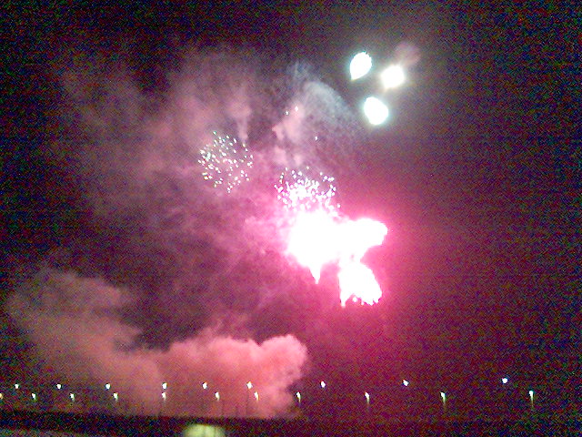 M�chtiger Baddabumm!, Teil 1 feuerwerk k�ln 