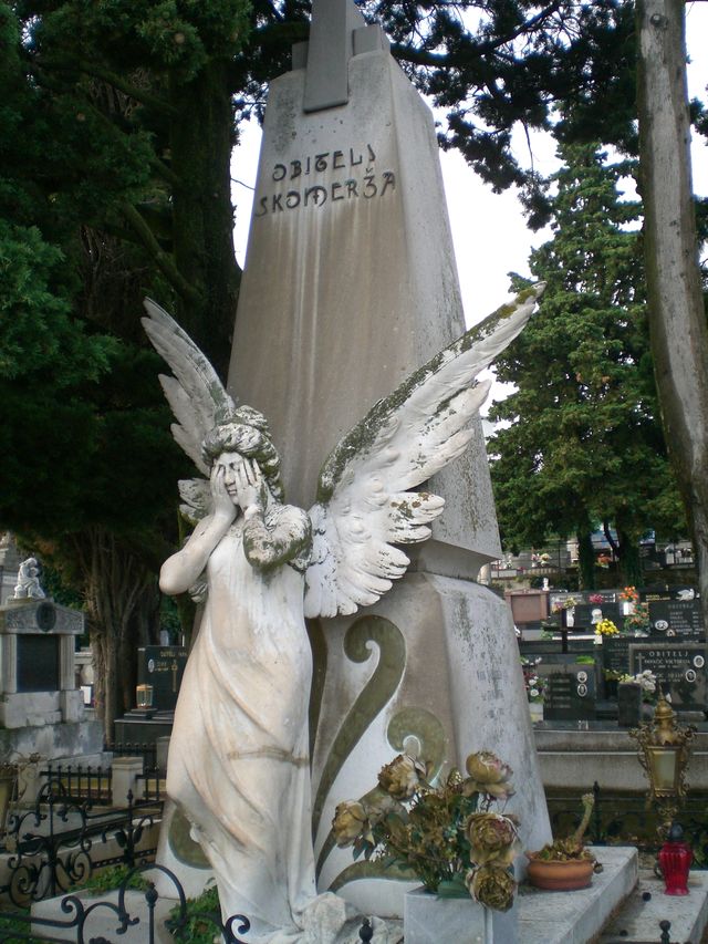 traurige figur figur friedhof kroatien trauer 