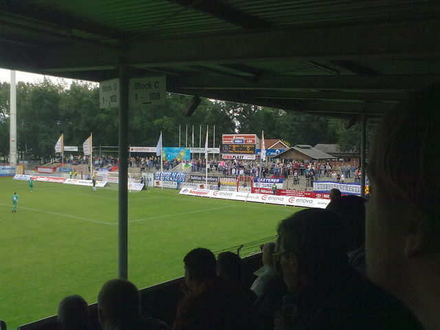 Alte Trib�ne, Meppen fussball groundhopping meppen b�ckeburg vivaris_arena klokkers 