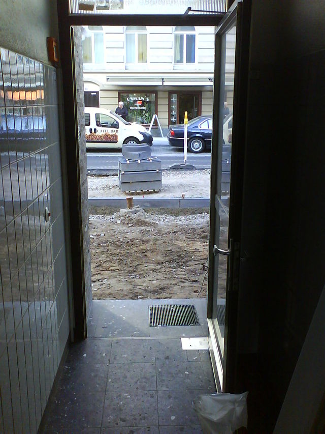 neulich morgens... haust�r leben_auf_der_baustelle baustelle k�ln bonner_str 