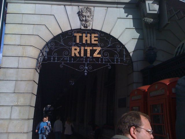 The Ritz != Die Ritze ritz the london 