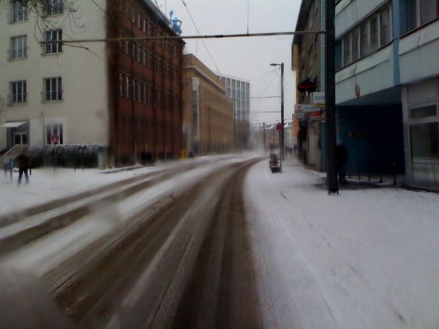 perfektes umzugswetter hhninger schnee strasse weg matsch 