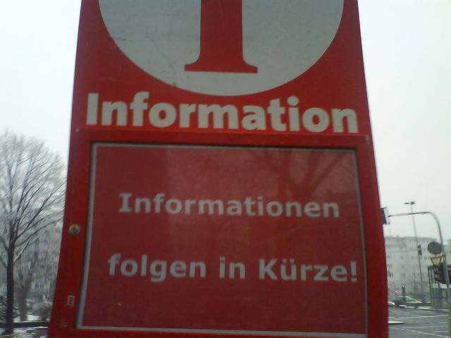 informativ ebertplatz folgen kuerze spannung koeln rot schild haltestelle u-bahn information 