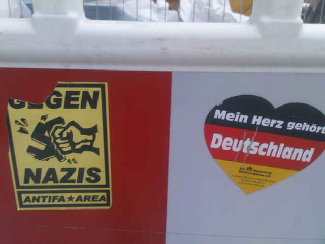 kontrast gegensatz deutschland nazi sticker herz kontrast links antifa rechts konservative 