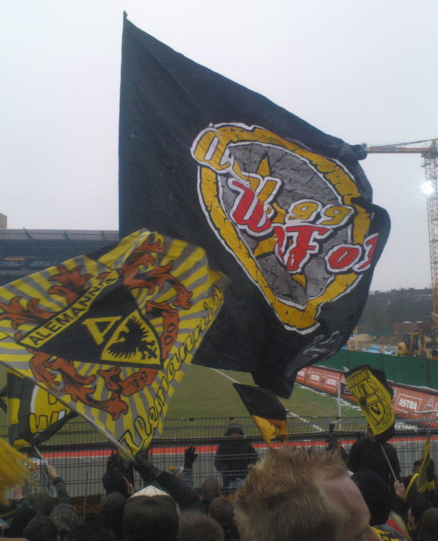 fc sankt pauli 1:0 alemannia aachen gaesteblock fussball fuball stadion fans fahnen aachen millerntor gsteblock pauli 