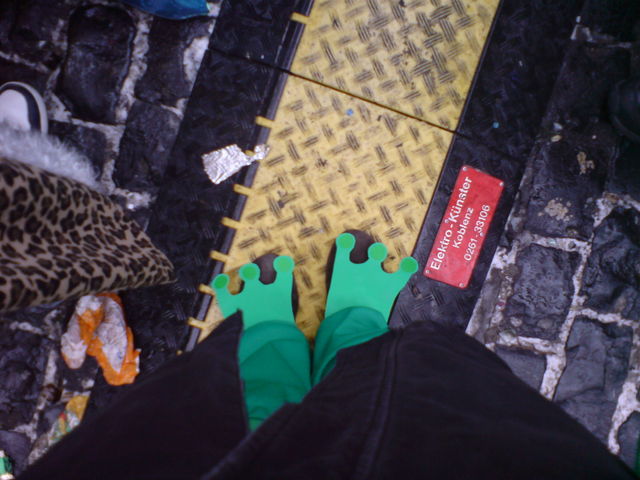 gut zu fu� karneval kost�m frosch f��e karneval_2010 