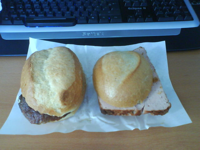 mahlzeit! leberkse bro essen fleisch frikadelle brtchen 