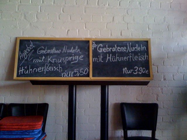 angebot! gebratene knusprig fleisch chinese nudeln angebot h�hnchen schild 