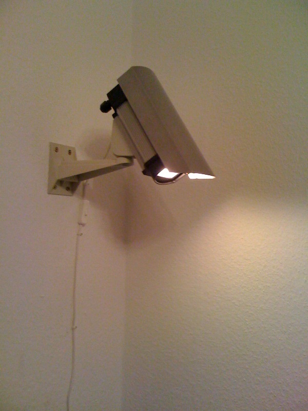 leselampe is watching you lampe kamera 