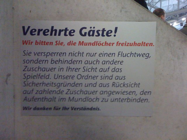 Wie soll ich dann bitte Bier trinken?! mundloch gelsenkirchen veltins-arena eishockey 