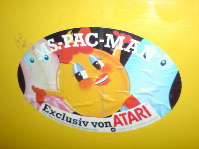 gay pac-man ms_pacman gay sticker aufkleber pacman oldskool atari videospiel computerspiel game 